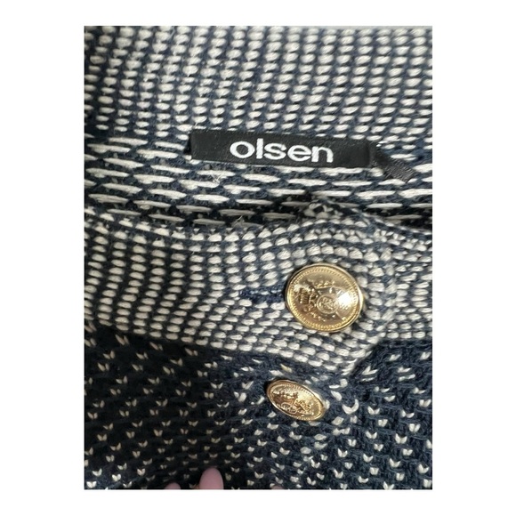 Elegant Black and White Cardigan Sweater - Picture 3 of 5